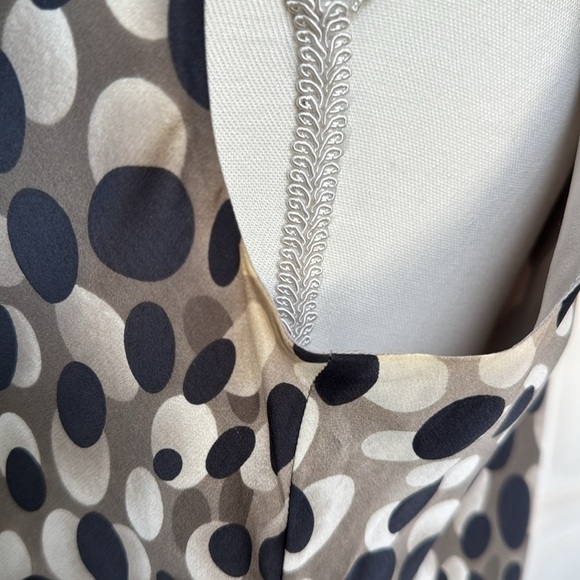 Armani Collezioni size 14 silk sleeveless blouse gray, ivory and grayish beige - Picture 7 of 9